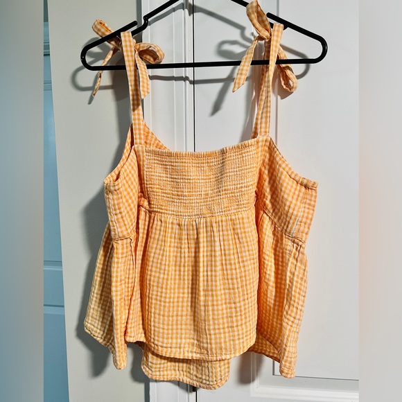 Sleeveless Flowy Top - Picture 3 of 3